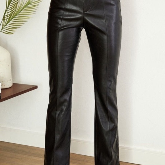 New Faux Leather Straight Leg Italian Pants with Belt, size L - Picture 1 of 3